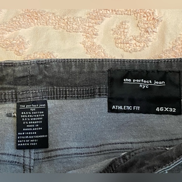 The Perfect Jean NYC Athletic Fit w/ stretch! 46 x 28 excellent condition - Picture 4 of 9